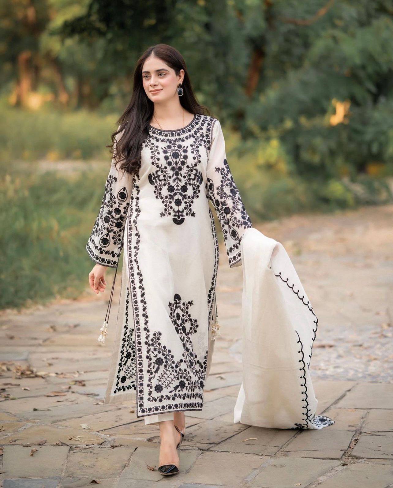 Threaded Harmony (Stitched 3 Pcs)